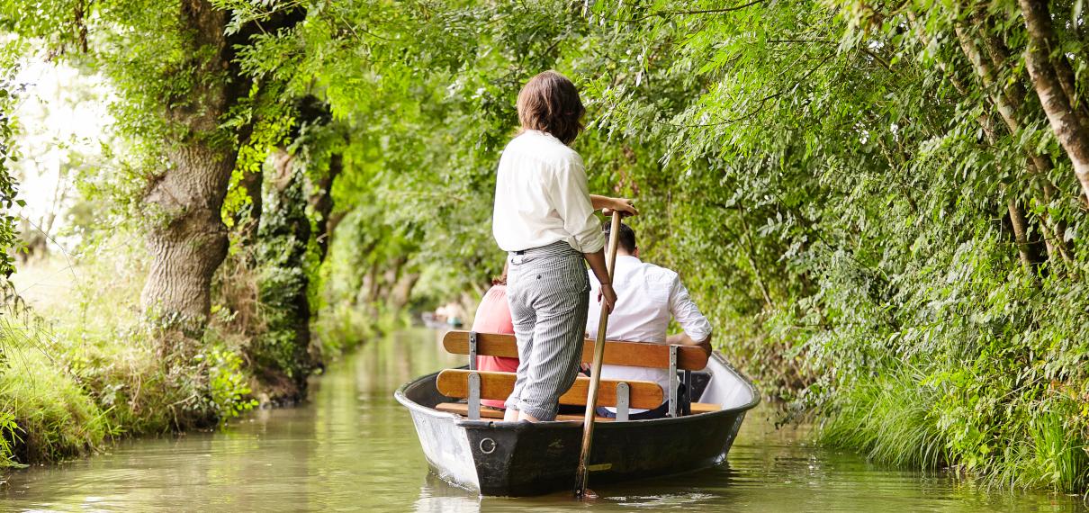 Balade en barque marais poitevin Maillezais