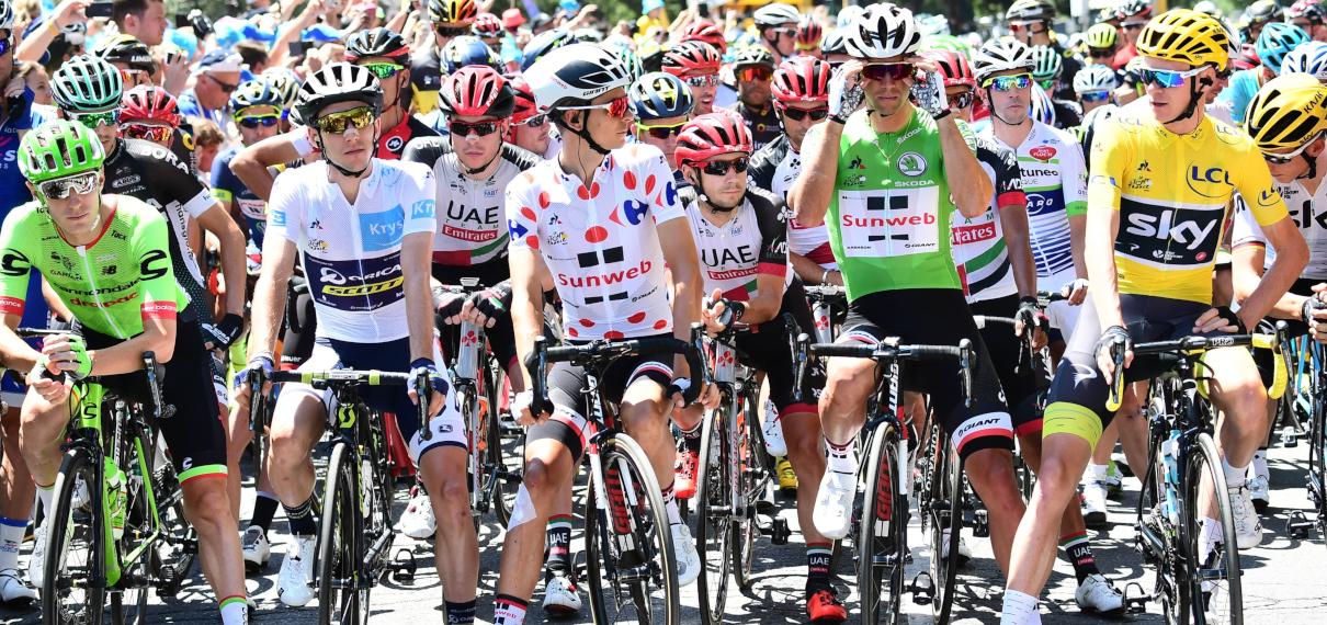 Coureurs au départ d'une étape du Tour de France
