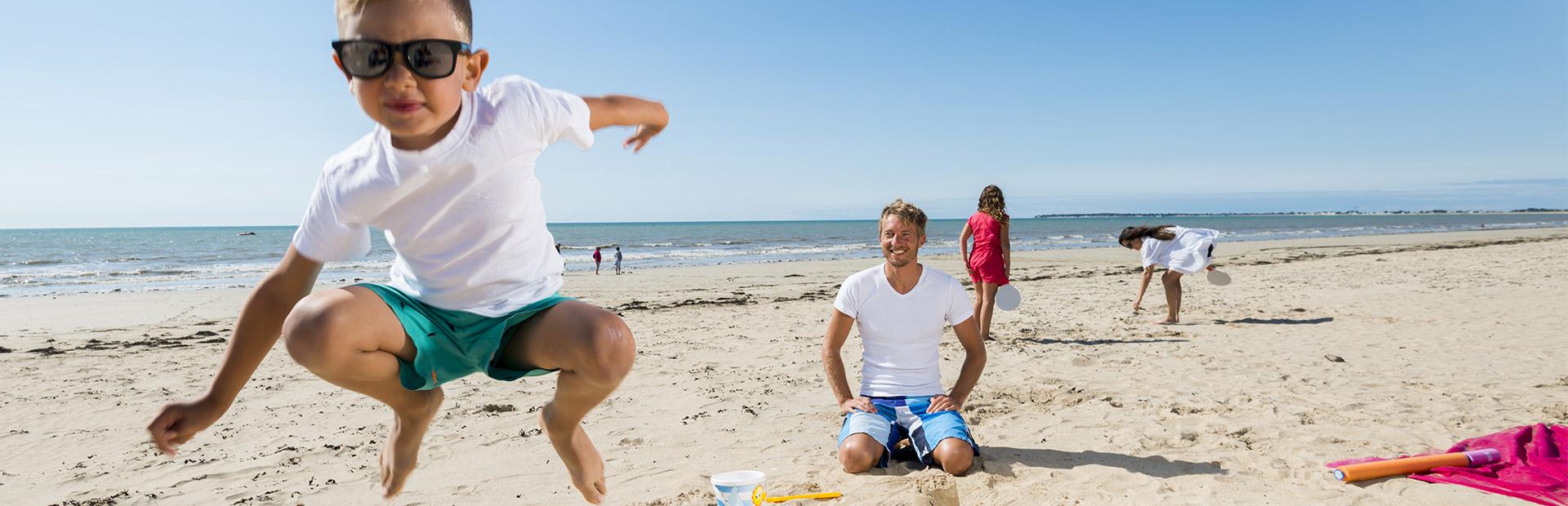 Famille sur une plage de Noirmoutier