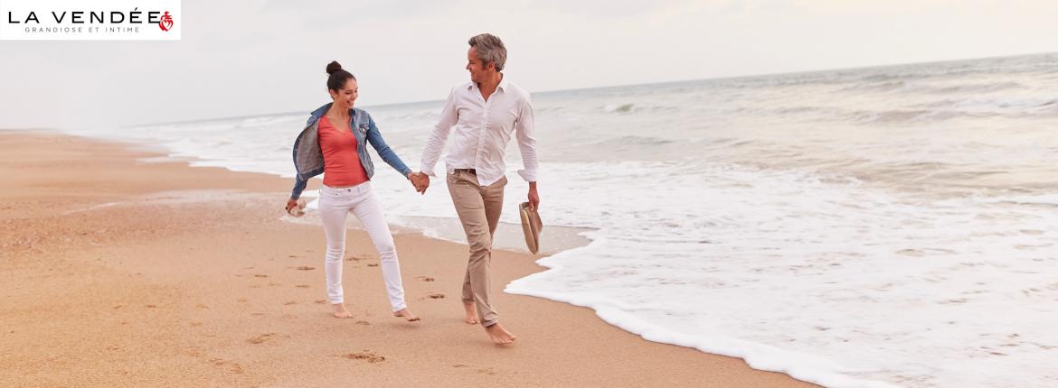 Couple en ballade sur la plage