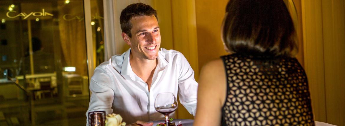 Couple au restaurant Cayola