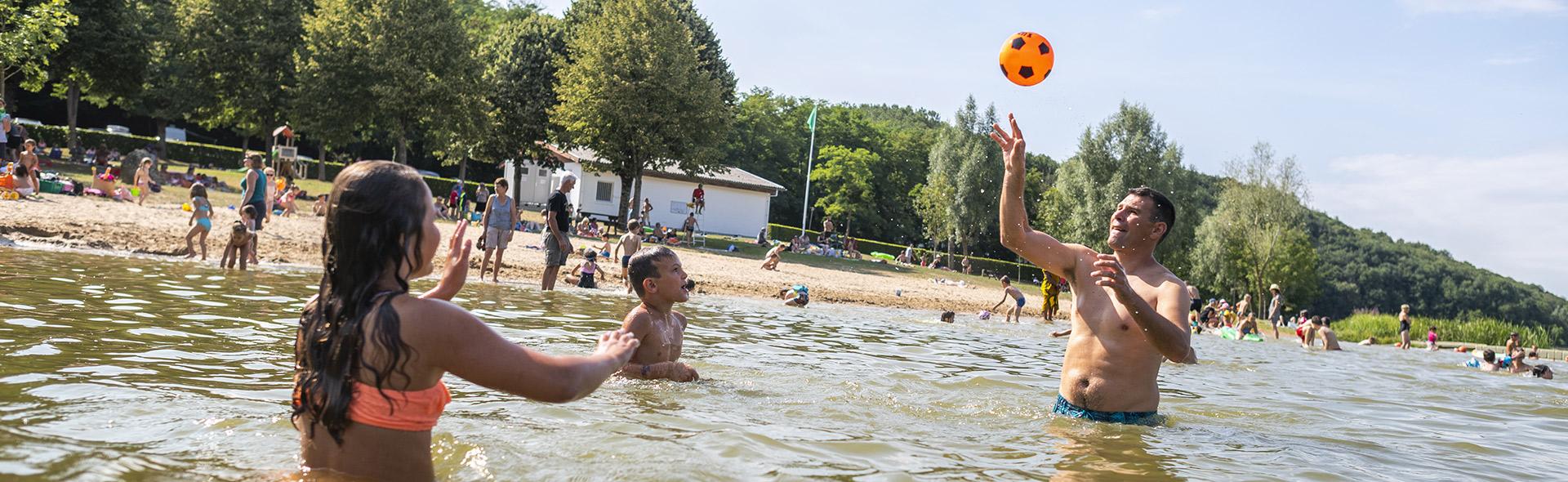 Famille au lac de touchegray à Chantonnay