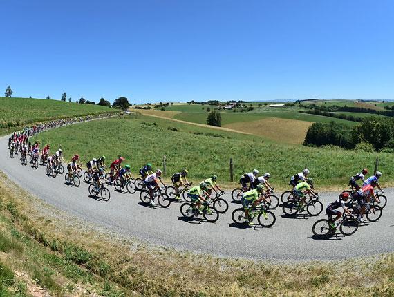 Peloton lors d'une étape du Tour de France Peloton lors d'une étape du Tour de France