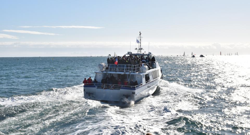 Bateau à passagers au départ du Vendée Globe