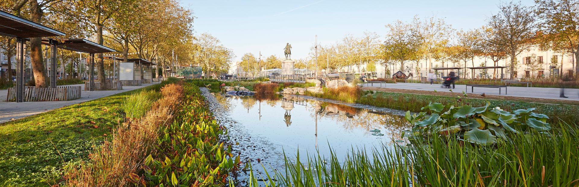 Partez en vacances à la Roche sur Yon et ses alentours La Roche sur Yon Place Napoléon Les Animaux de la Place